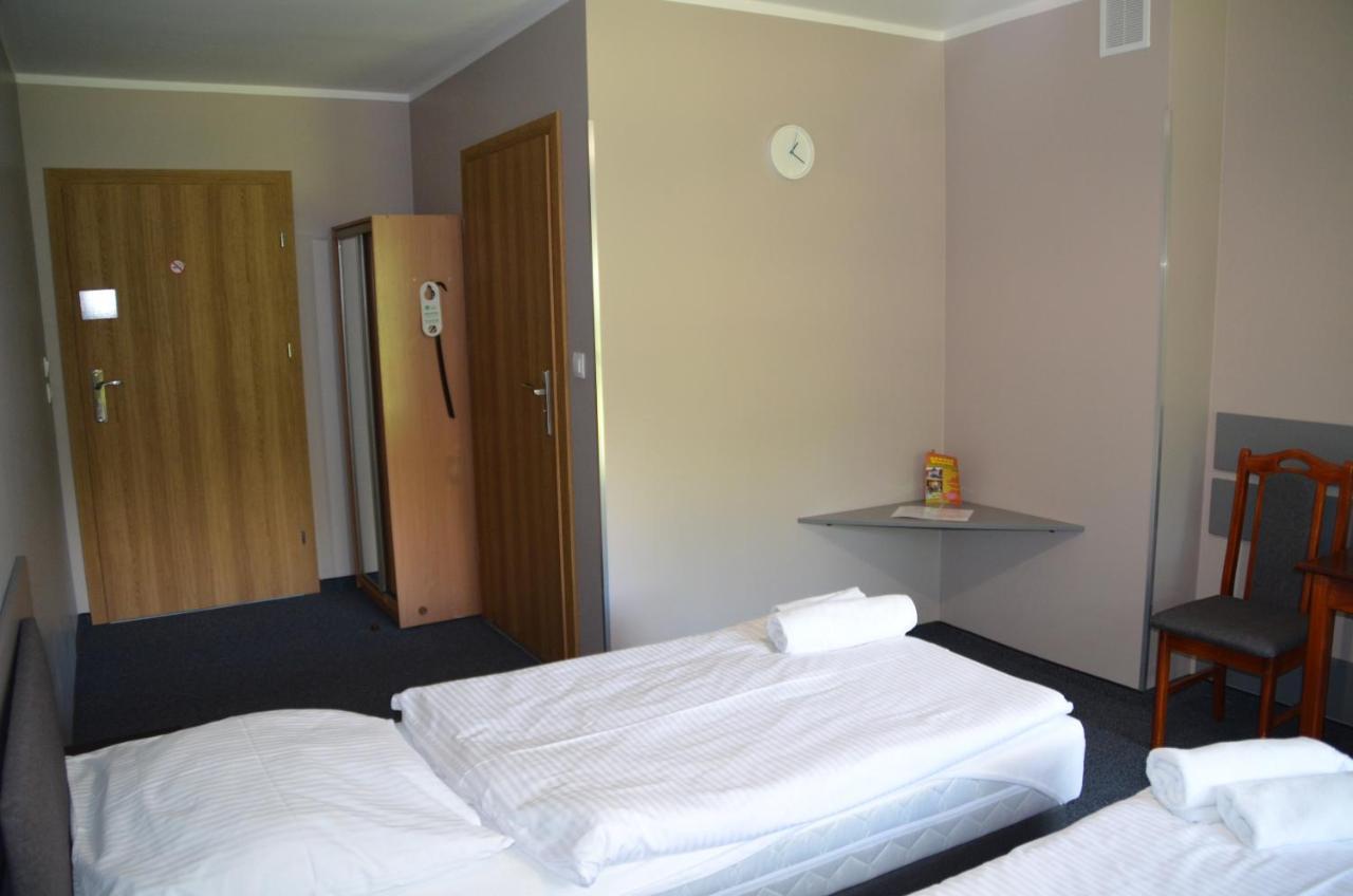 Hotel Tenis Chrzastowice Bagian luar foto