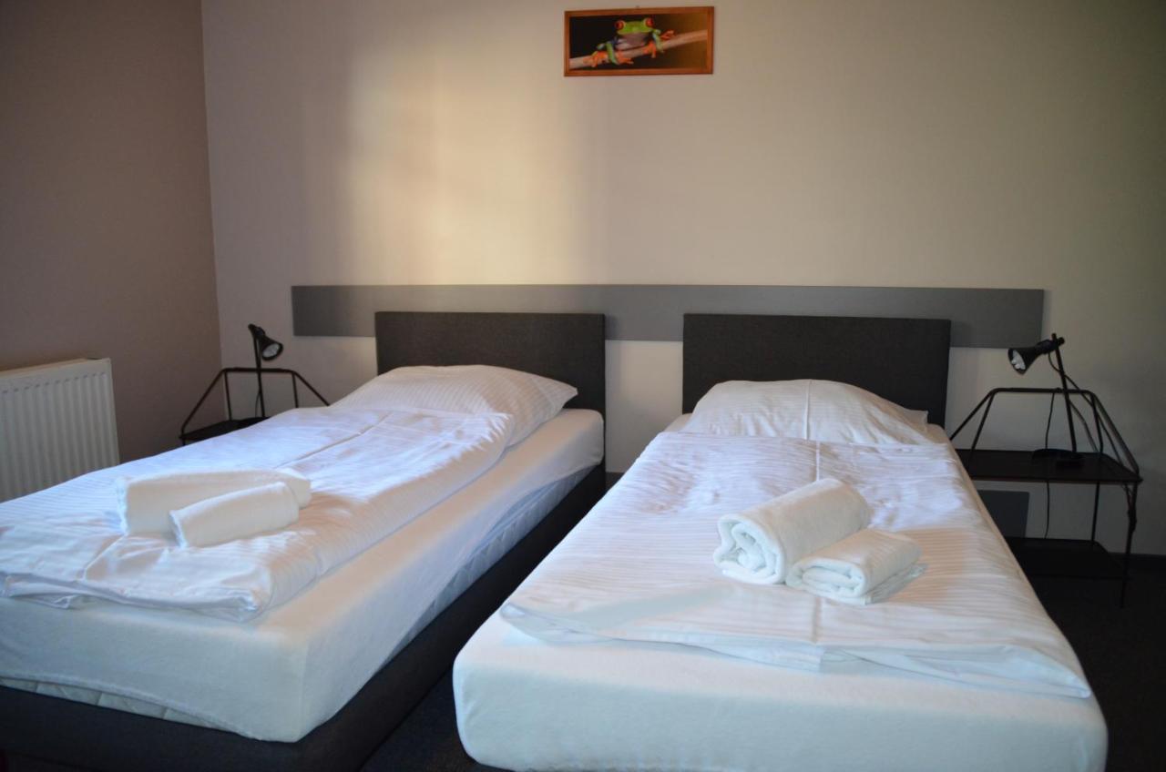 Hotel Tenis Chrzastowice Bagian luar foto