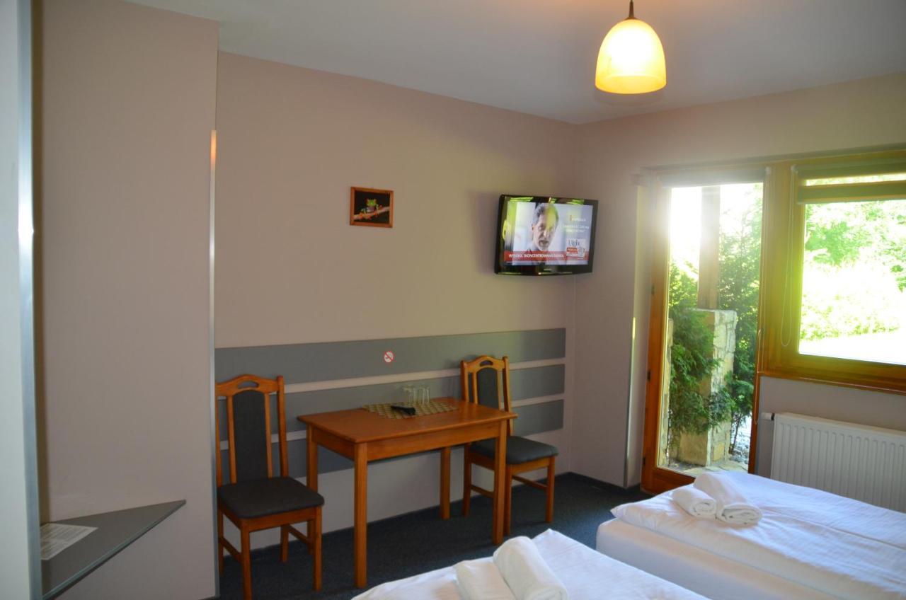 Hotel Tenis Chrzastowice Bagian luar foto