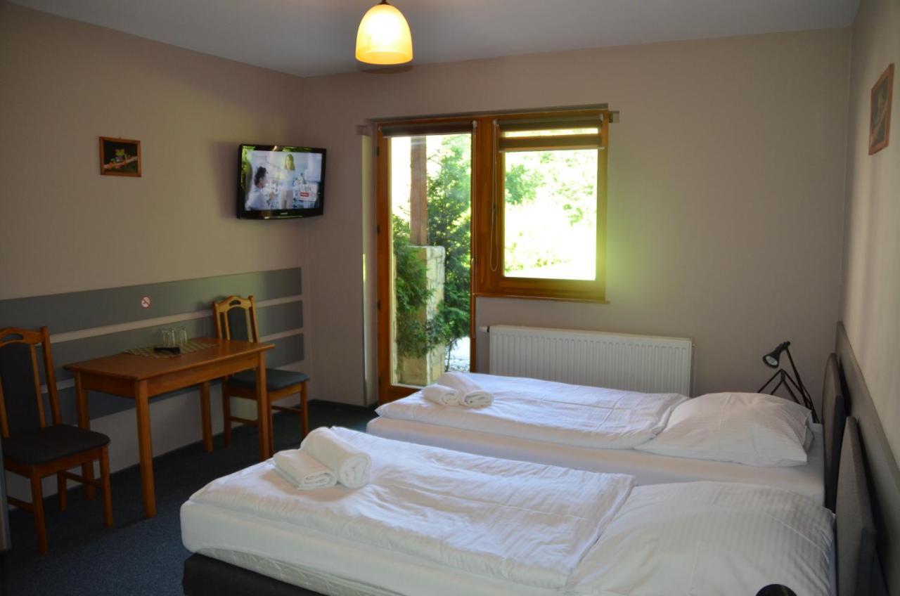Hotel Tenis Chrzastowice Bagian luar foto