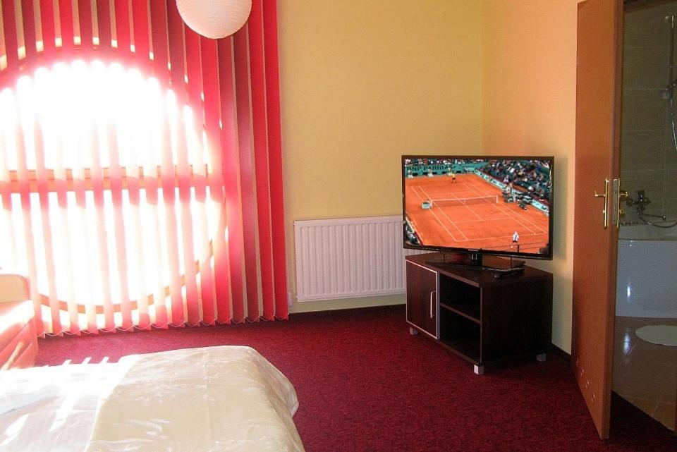 Hotel Tenis Chrzastowice Ruang foto
