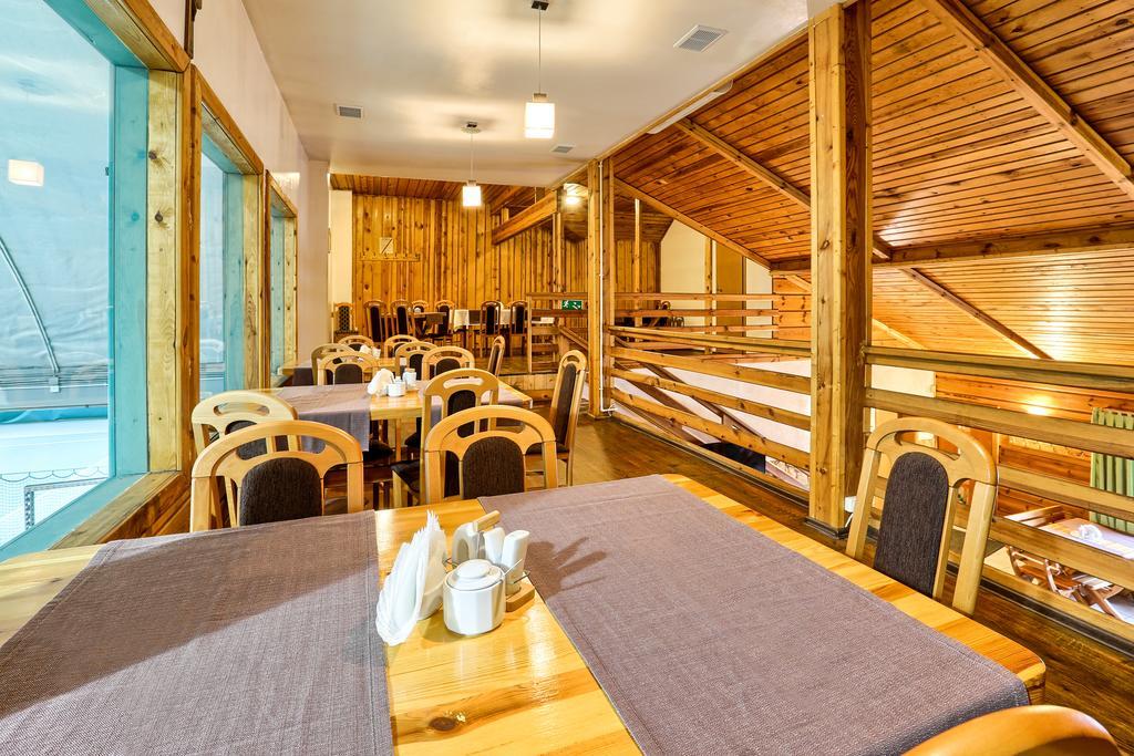 Hotel Tenis Chrzastowice Bagian luar foto