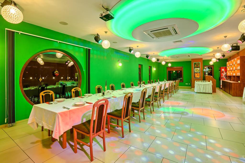 Hotel Tenis Chrzastowice Bagian luar foto