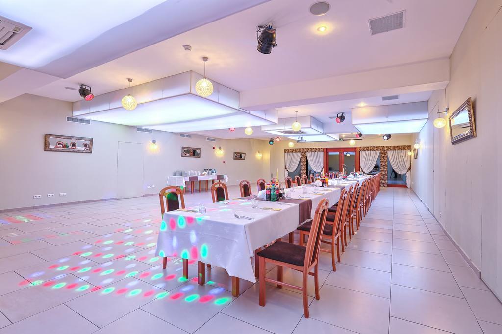 Hotel Tenis Chrzastowice Bagian luar foto