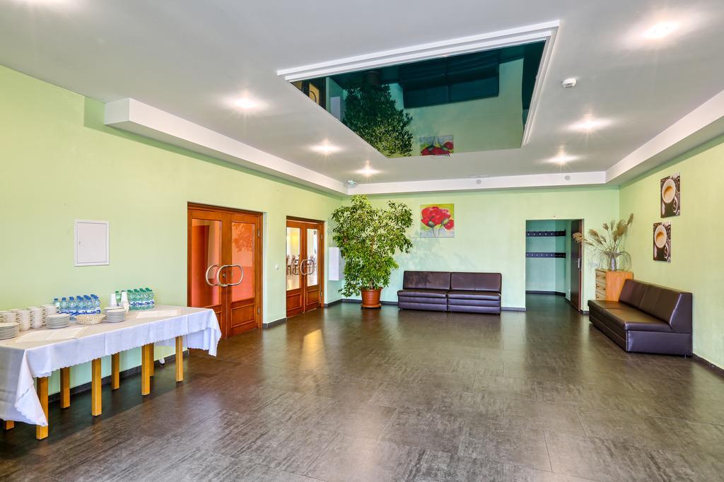 Hotel Tenis Chrzastowice Bagian luar foto